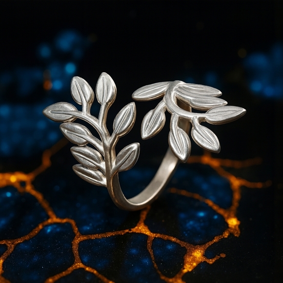 ๐๏ธ Adjustable Leaf Design Ring - 18K White Gold Plated, Elegant Vine Style ๐ - Picture 10 of 12